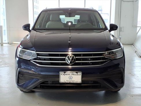 Used 2023 Volkswagen Tiguan SE w/ Panoramic Sunroof Package image 2
