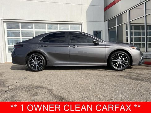 Used 2024 Toyota Camry SE image 1