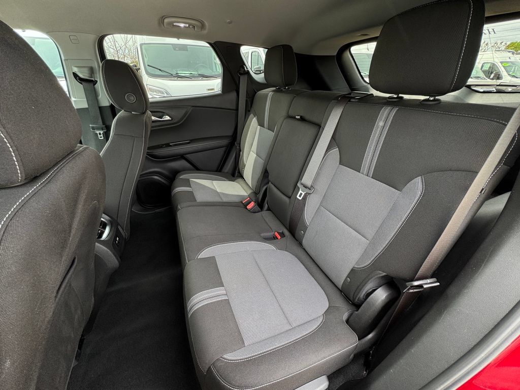 Used 2025 Chevrolet Blazer LT AWD/4WD image 21
