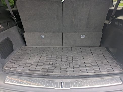 Used 2025 Jeep Grand Cherokee L Summit AWD/4WD image 22