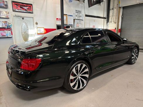 Used 2022 Bentley Flying Spur V8 AWD/4WD image 5