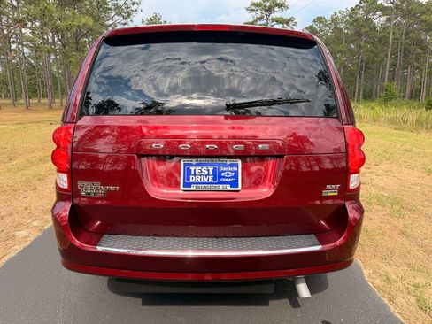 Used 2019 Dodge Grand Caravan SXT FWD image 4