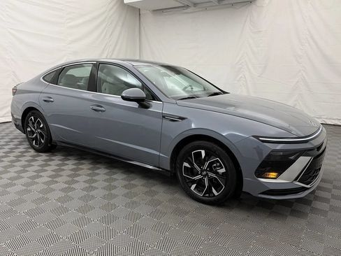 Used 2025 Hyundai Sonata SEL FWD image 4