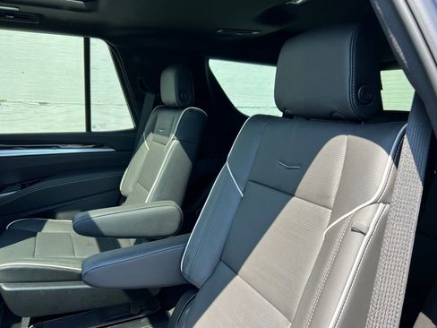 New 2025 Cadillac Escalade Premium Luxury image 18