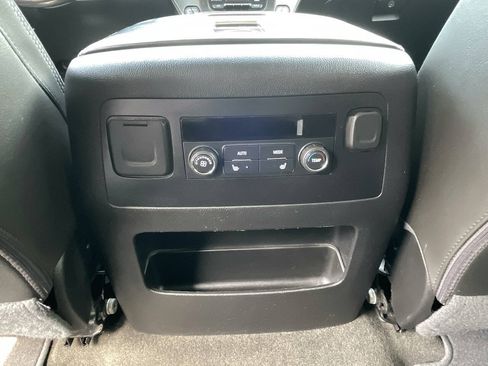 Used 2018 GMC Yukon Denali RWD image 11