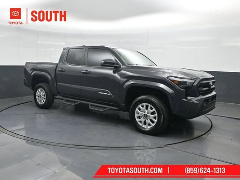 Used 2025 Toyota Tacoma SR5 AWD/4WD image 4