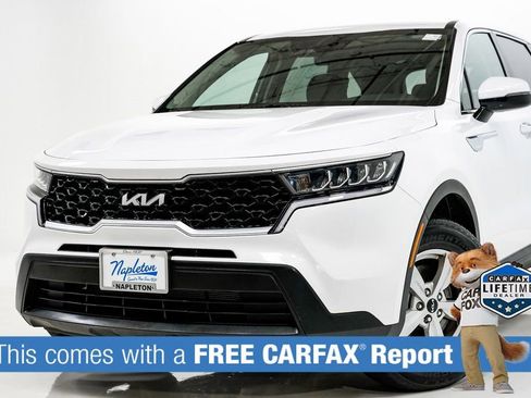 Used 2023 Kia Sorento LX image 2