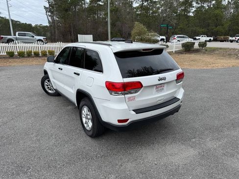 Used 2019 Jeep Grand Cherokee Laredo RWD image 4