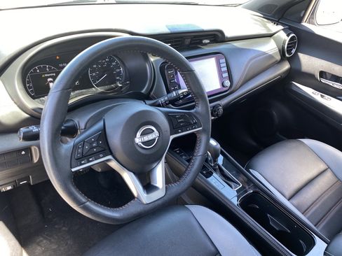 Used 2023 Nissan Kicks SR w/ SR Premium Package FWD image 18