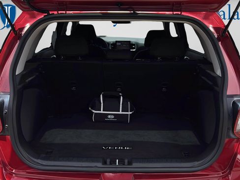 Used 2024 Hyundai Venue SE FWD image 9