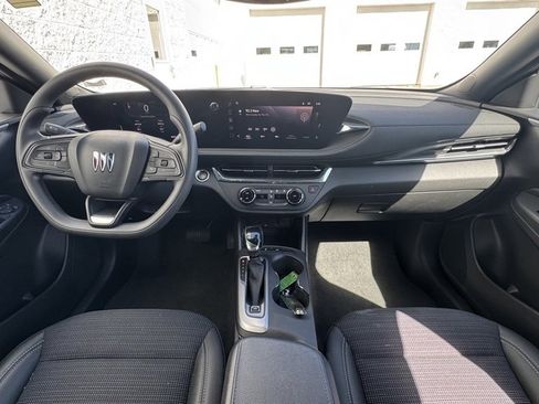 Used 2025 Buick Envista Preferred image 13