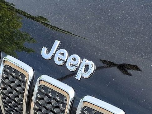 Used 2019 Jeep Cherokee Latitude w/ Popular Appearance Group FWD image 29