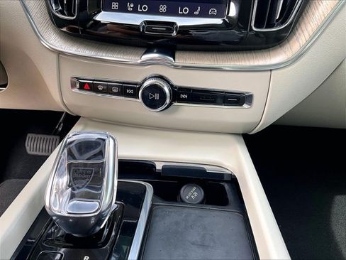 Used 2022 Volvo XC60 T8 Inscription w/ Advanced Package AWD/4WD image 23