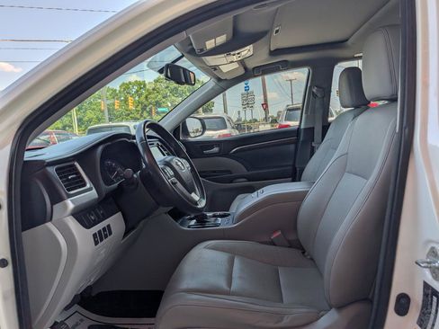 Used 2015 Toyota Highlander Limited FWD image 13