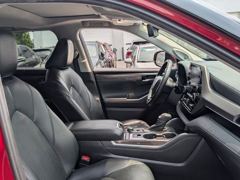Used 2021 Toyota Highlander Limited AWD/4WD image 9