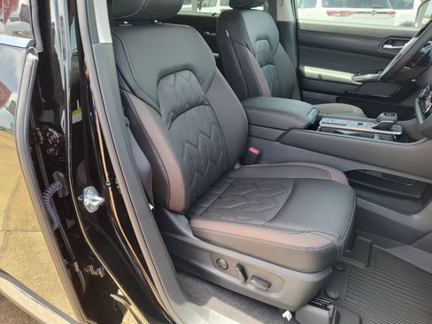 New 2026 Nissan Pathfinder Platinum FWD image 13