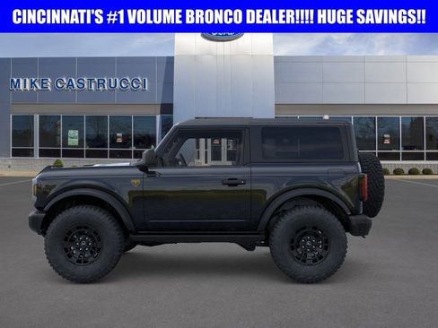 New 2026 Ford Bronco Badlands w/ Sasquatch Package AWD/4WD image 3