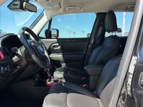 Used 2022 Jeep Renegade Trailhawk AWD/4WD image 9