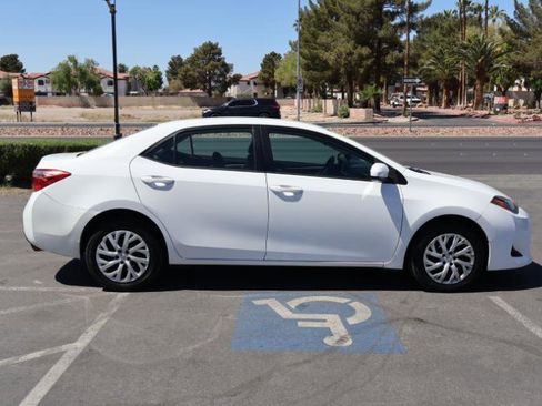 Used 2018 Toyota Corolla LE FWD image 8