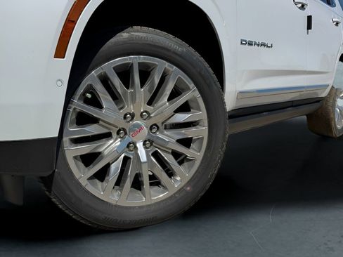 New 2026 GMC Yukon Denali w/ Denali Reserve Package AWD/4WD image 2
