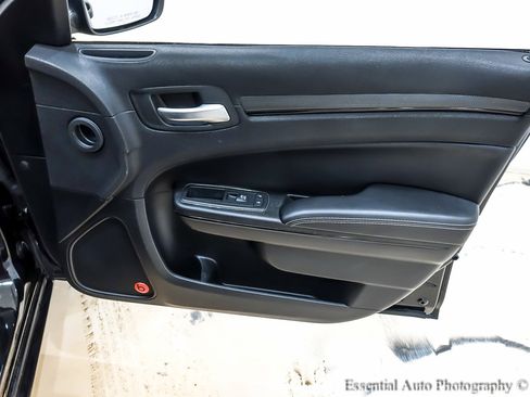 Used 2014 Chrysler 300 S image 30