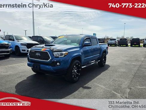 Used 2019 Toyota Tacoma TRD Sport image 3