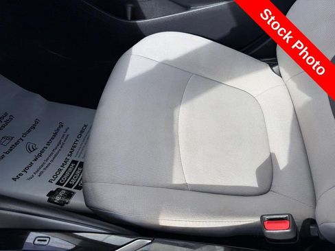 Used 2022 Toyota Corolla LE FWD image 27