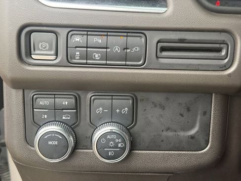 Used 2022 GMC Yukon SLT w/ SLT Premium Package image 23