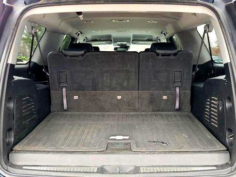 Used 2020 Chevrolet Suburban LT image 8