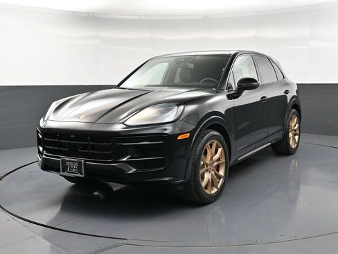 Certified 2025 Porsche Cayenne S AWD/4WD image 6