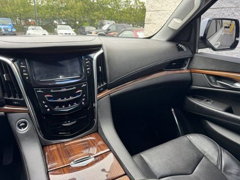 Used 2016 Cadillac Escalade 2WD image 27