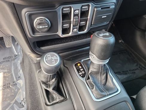Used 2024 Jeep Wrangler Unlimited AWD/4WD image 34