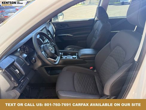 Used 2024 Nissan Pathfinder S image 27