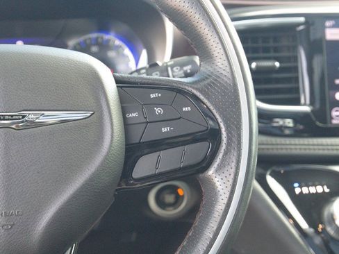 Used 2020 Chrysler Pacifica Limited FWD image 21