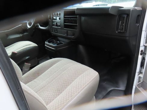 Used 2018 Chevrolet Express 3500 w/ Driver Convenience Package RWD image 18