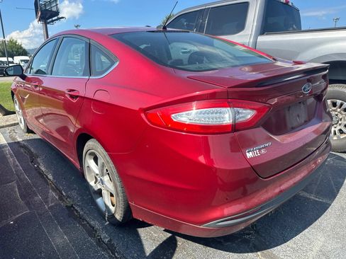 Used 2016 Ford Fusion SE FWD image 4