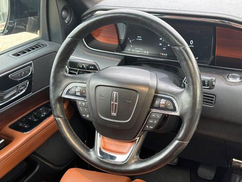 Used 2019 Lincoln Navigator Reserve AWD/4WD image 20