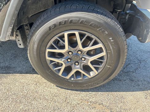 Used 2025 Jeep Wrangler Unlimited Sahara AWD/4WD image 30