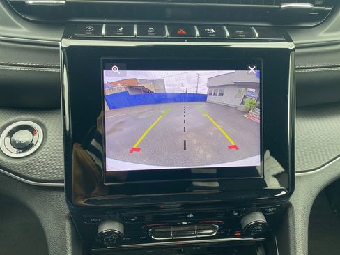 Used 2024 Jeep Grand Cherokee Altitude image 29