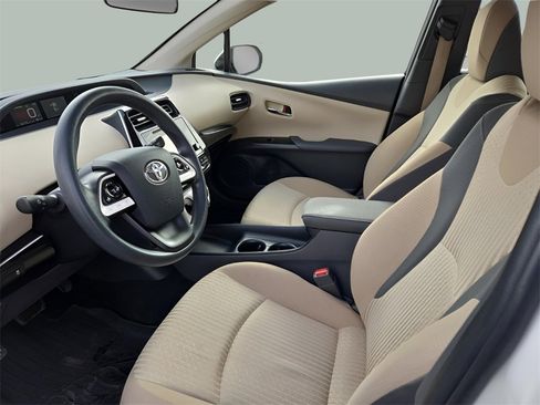 Used 2016 Toyota Prius Two image 9