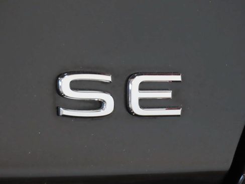 Used 2024 Volkswagen Jetta SE FWD image 6