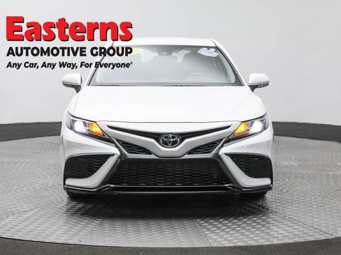 Used 2024 Toyota Camry SE image 2