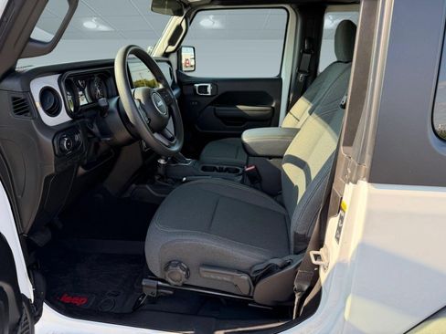 Used 2025 Jeep Wrangler Sport AWD/4WD image 5