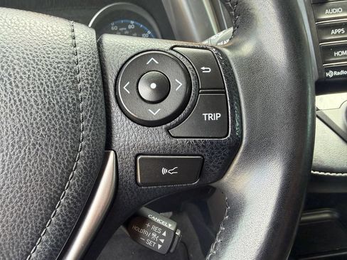 Used 2018 Toyota RAV4 XLE AWD/4WD image 35