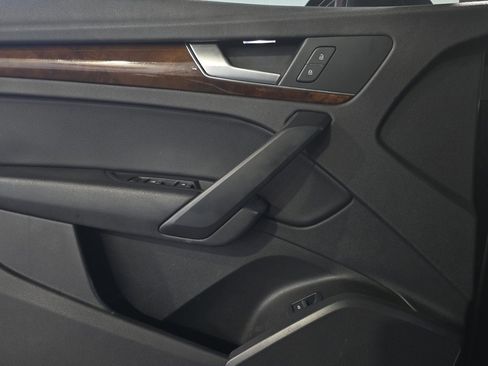 Used 2018 Audi Q5 2.0T Premium image 12