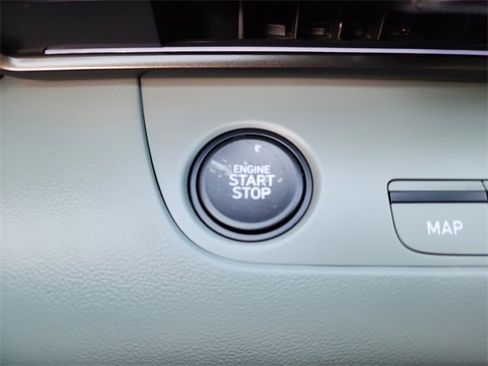 New 2025 Hyundai Elantra Limited image 30