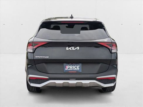 Used 2024 Kia Sportage LX image 7