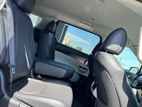 Used 2024 Kia Carnival LX FWD image 54