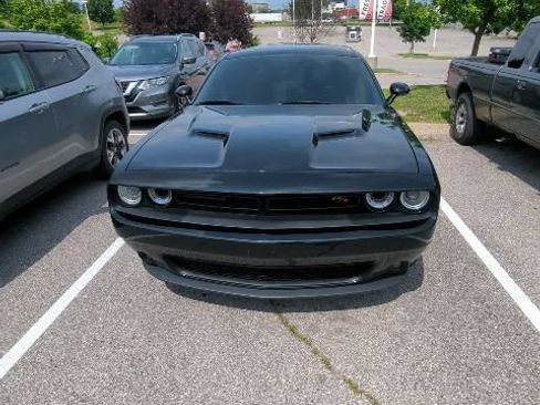 Used 2015 Dodge Challenger R/T Plus RWD image 3