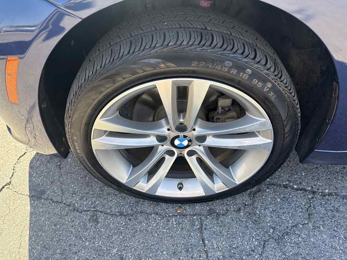 Used 2017 BMW 330i xDrive Sedan AWD/4WD image 9